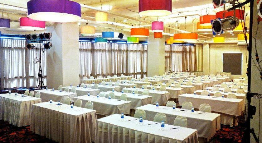 Iyarin@Tuk Chang Ratchayothin Hotel Bangkok Exterior foto